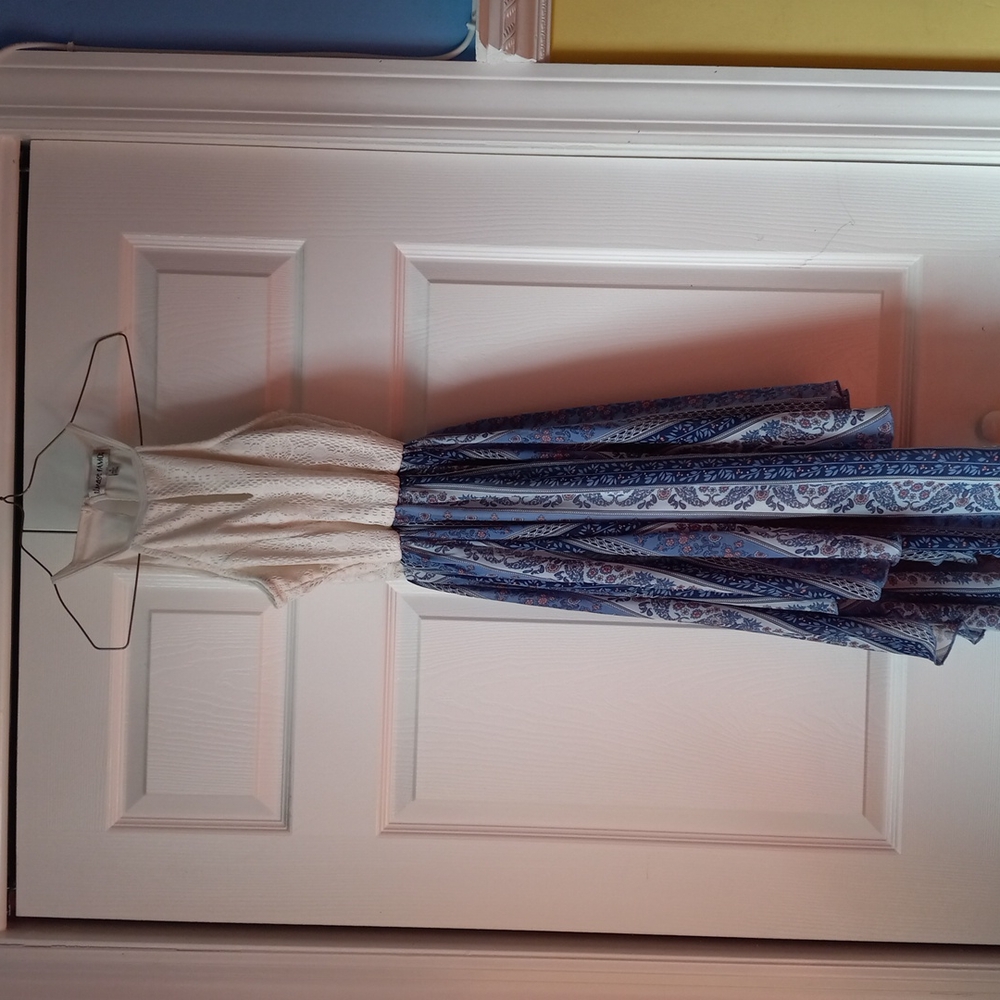 This is a dress for juniors and is a size small